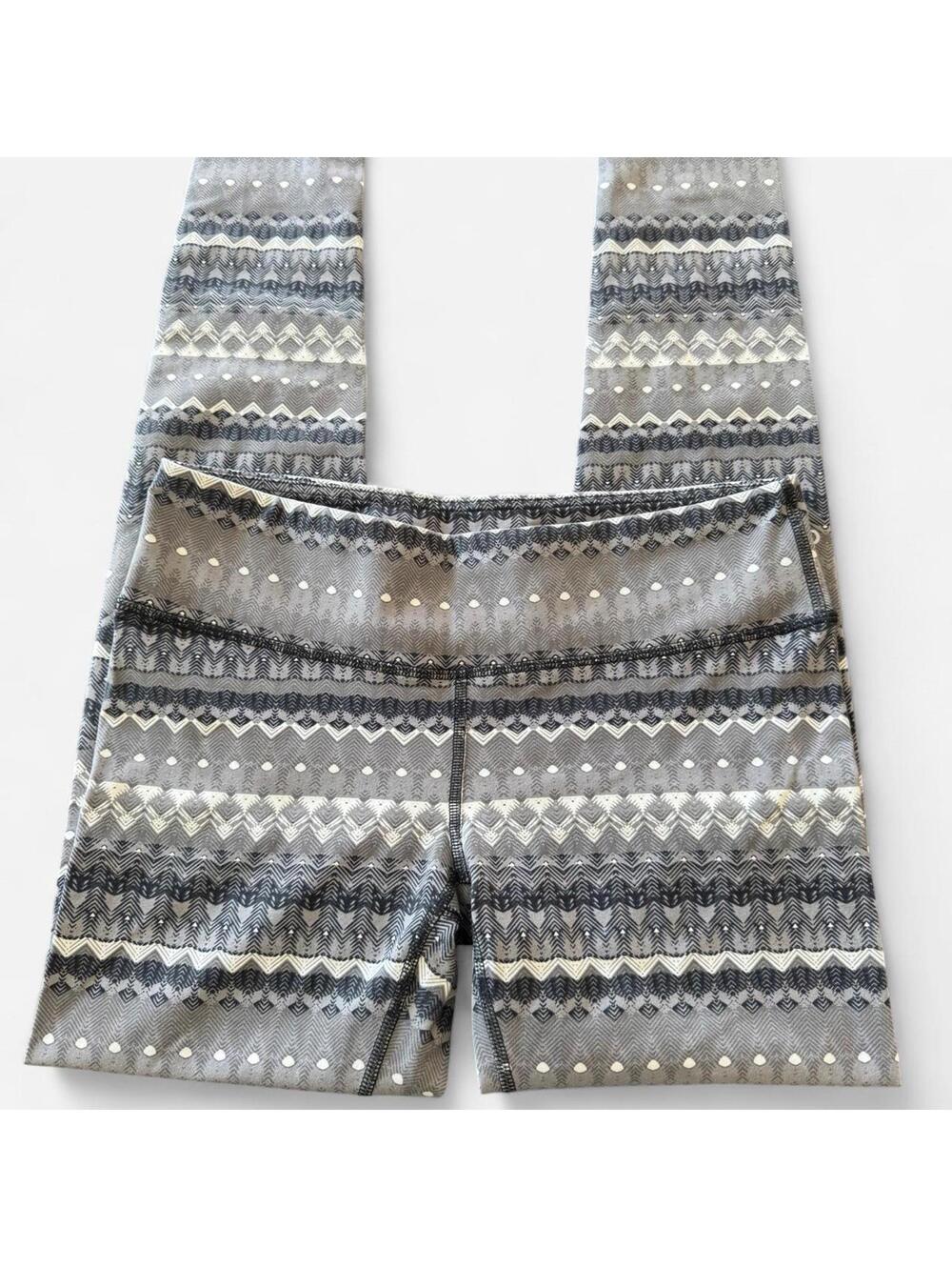 Alo Yoga Full Length Gray and White Alpine Print Workout Leggings, Size Large
